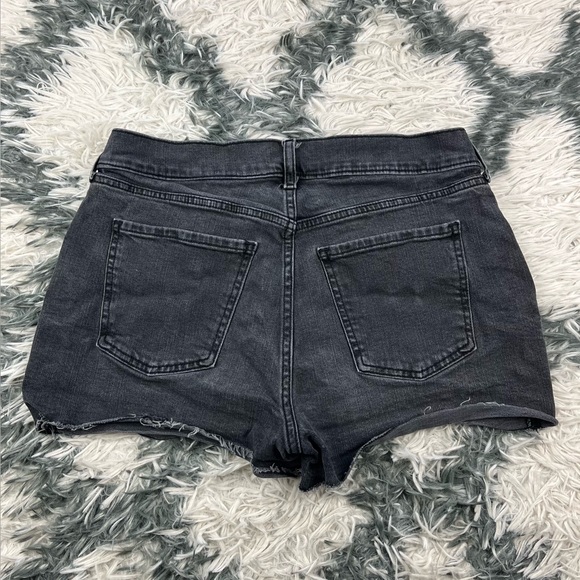 Old Navy Women’s Black Mid-Rise Boyfriend Jean Shorts Size 8 - Picture 6 of 8
